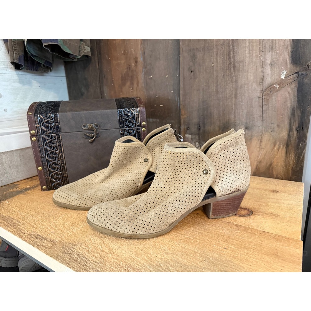 Adam Tucker by Me Too Tan Perforated Suede Cutout Ankle Booties Heel Womens 9